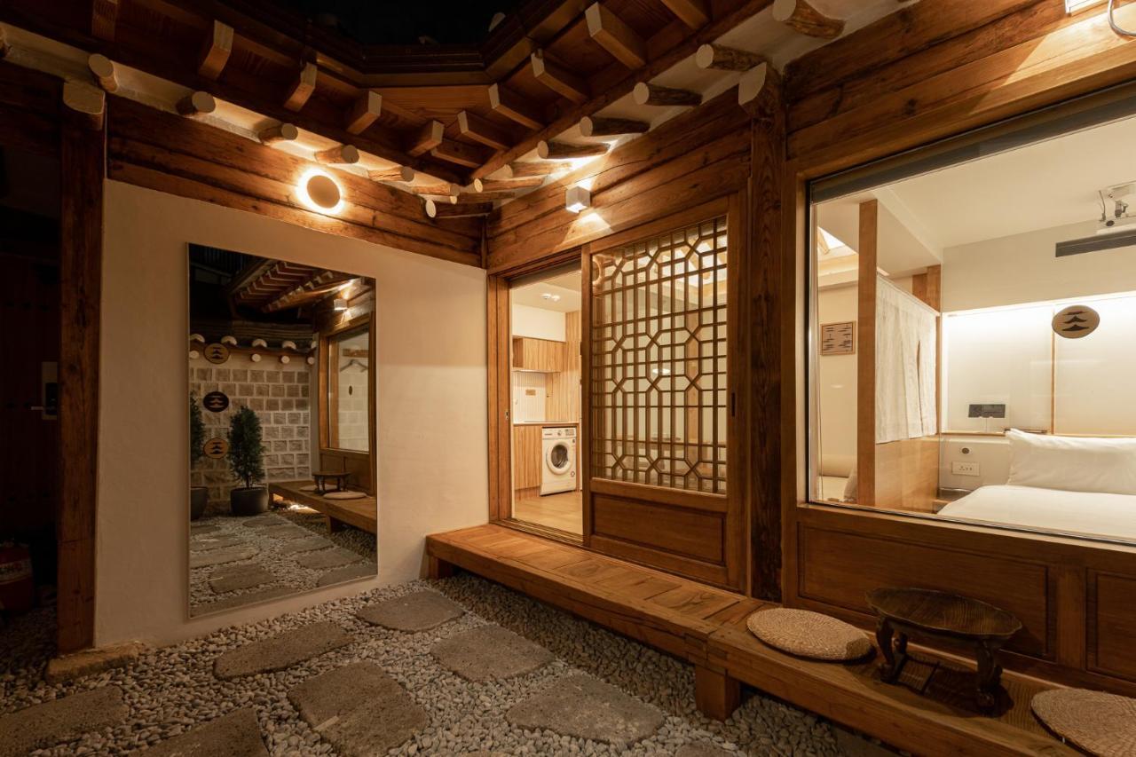 Villa Mirror Courtyard Seoul