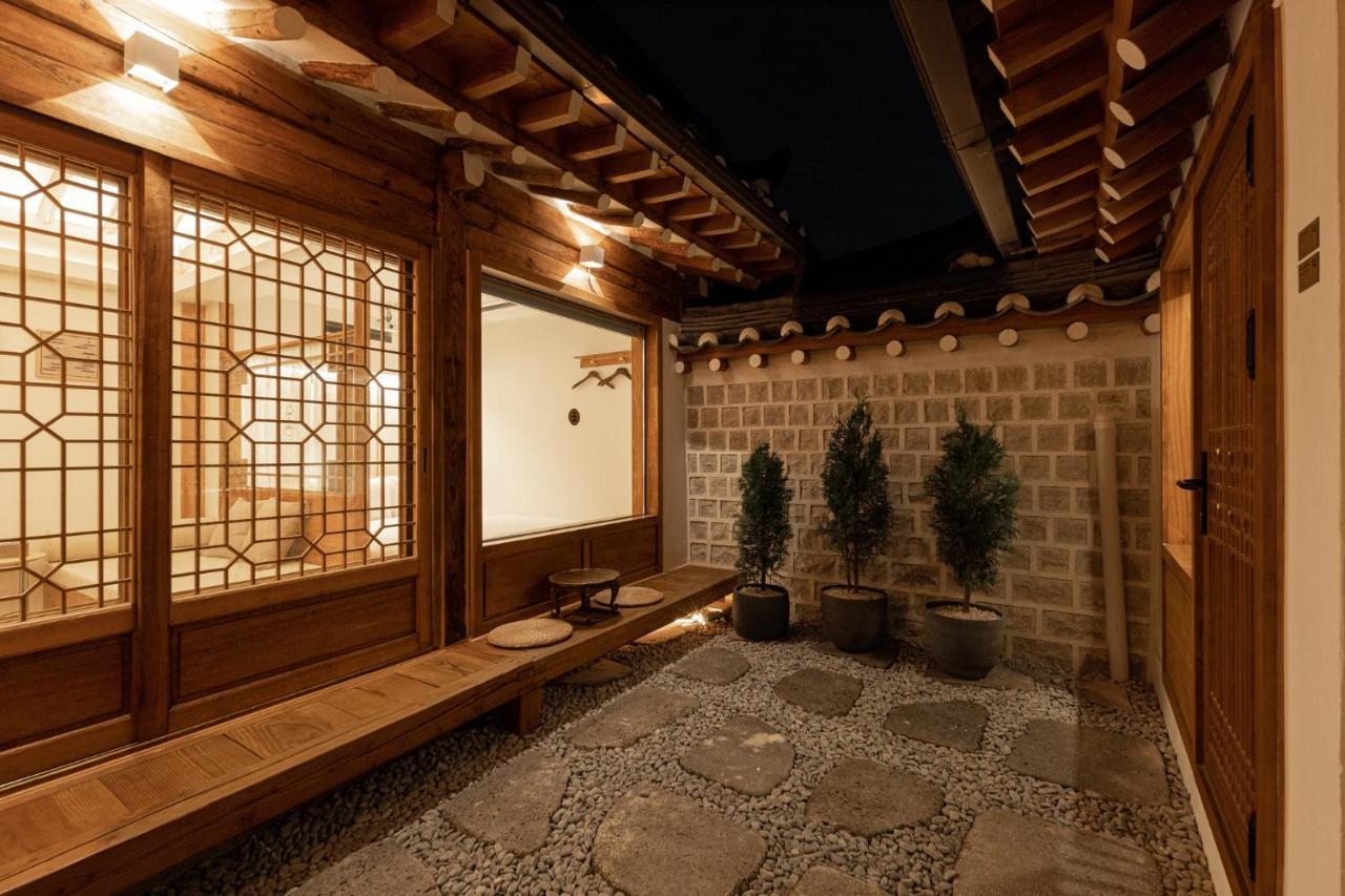 Mirror Courtyard Villa Seoul