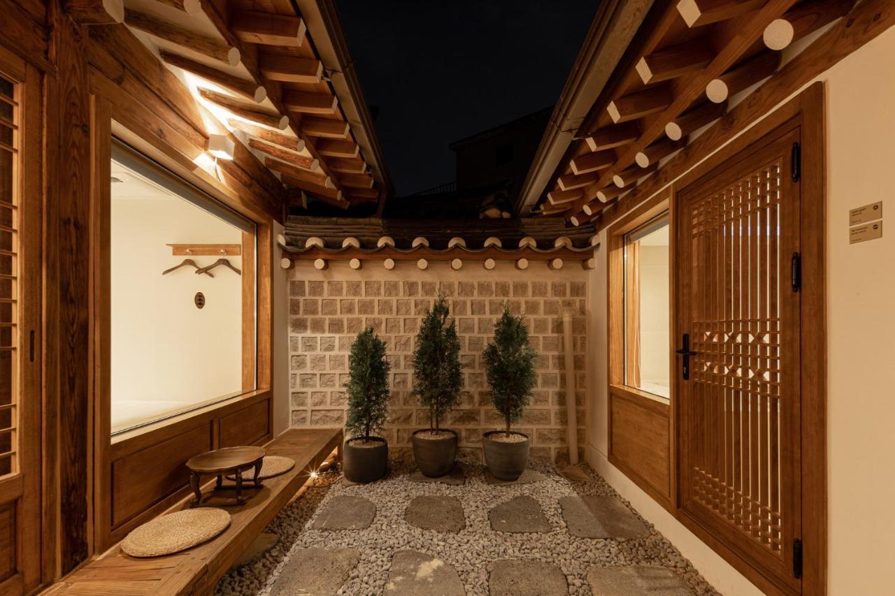 Villa Mirror Courtyard *